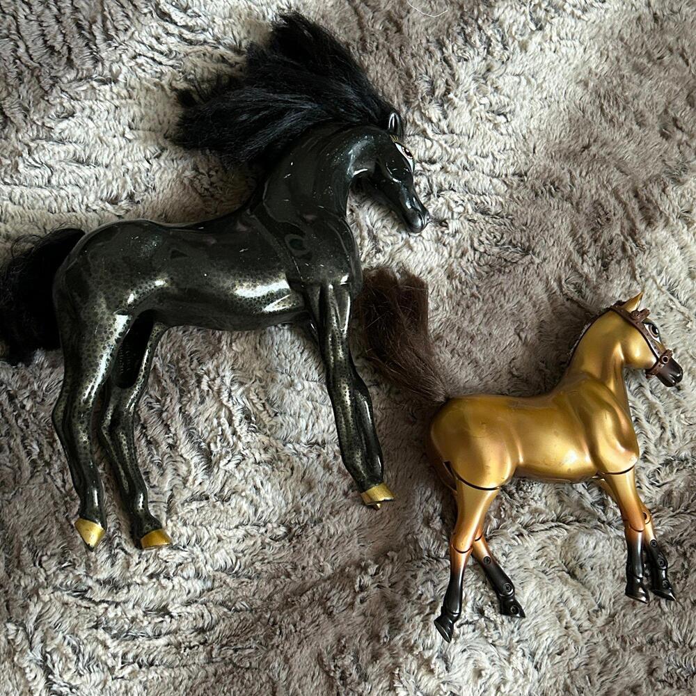 MGA Bratz Doll Plastic Horse Figure Toys Bundle Lot of 2 Black Gold